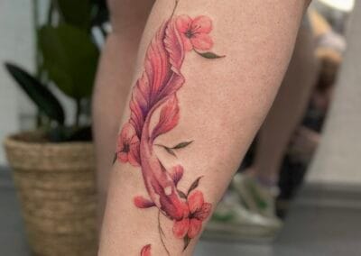 Tatuagem em aquarela do elétrico inspirada no centro da cidade do Porto