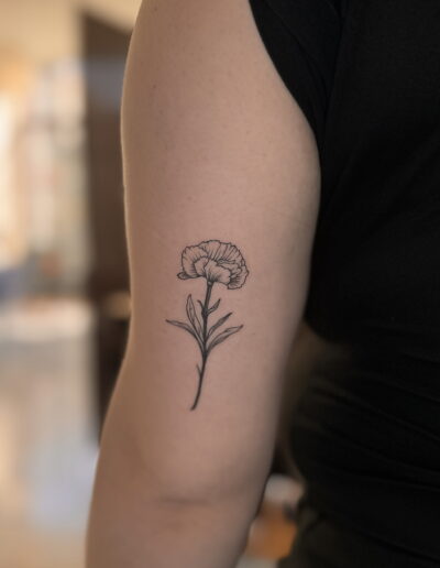 Minimalist botanical flower tattoo on arm – Tattoo in Porto by KORKACH KATERYNA at Porto Tattoo